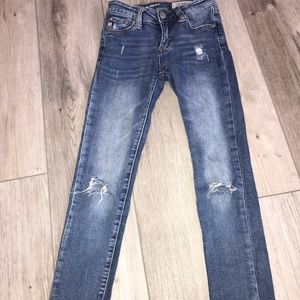 Super cute distressed denim skinny jeans